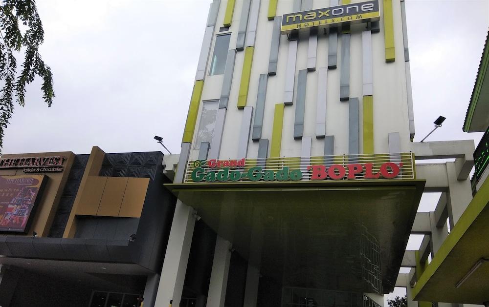 Maxonehotels.com At Kramat Hotel